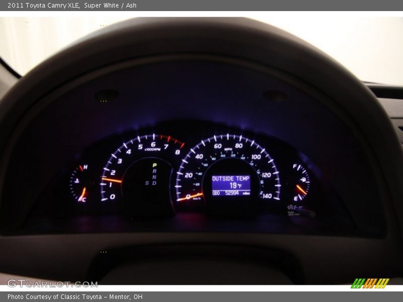 Super White / Ash 2011 Toyota Camry XLE