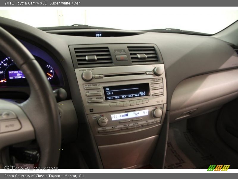 Super White / Ash 2011 Toyota Camry XLE