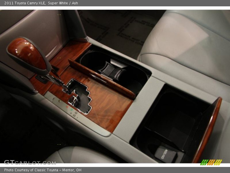 Super White / Ash 2011 Toyota Camry XLE