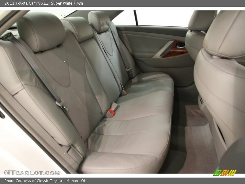 Super White / Ash 2011 Toyota Camry XLE