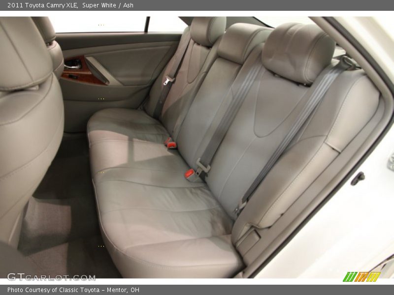 Super White / Ash 2011 Toyota Camry XLE