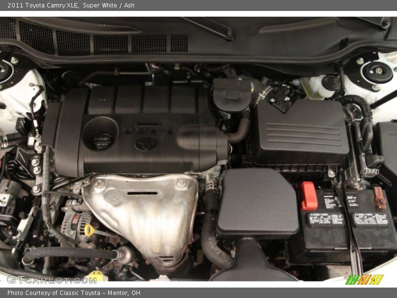 Super White / Ash 2011 Toyota Camry XLE