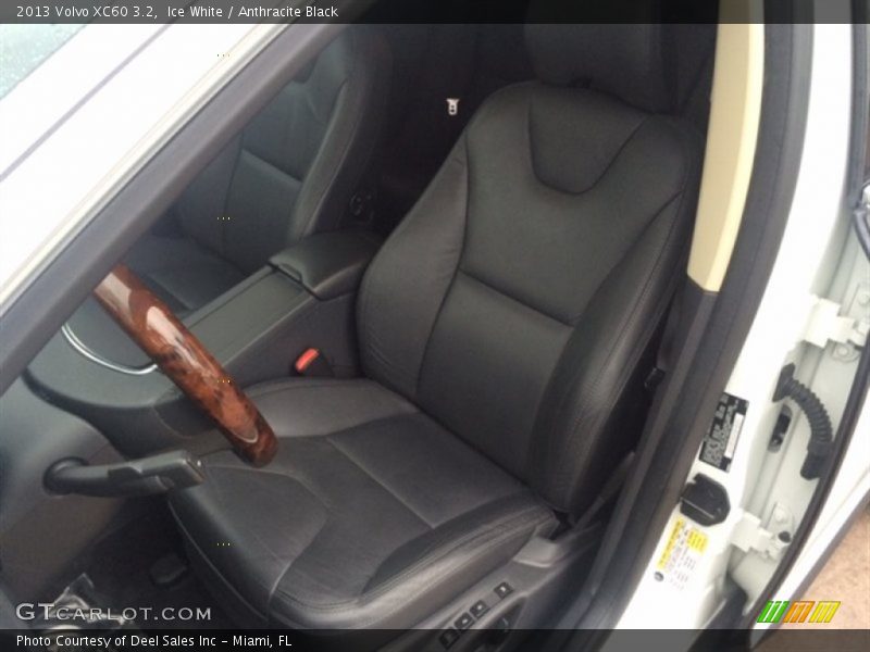 Ice White / Anthracite Black 2013 Volvo XC60 3.2