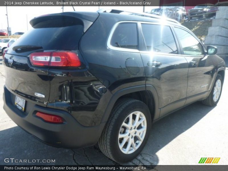Brilliant Black Crystal Pearl / Iceland - Black/Iceland Gray 2014 Jeep Cherokee Latitude