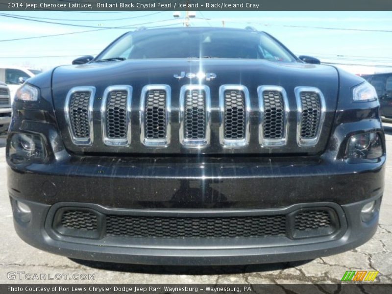 Brilliant Black Crystal Pearl / Iceland - Black/Iceland Gray 2014 Jeep Cherokee Latitude