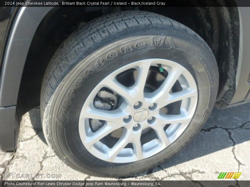 Brilliant Black Crystal Pearl / Iceland - Black/Iceland Gray 2014 Jeep Cherokee Latitude
