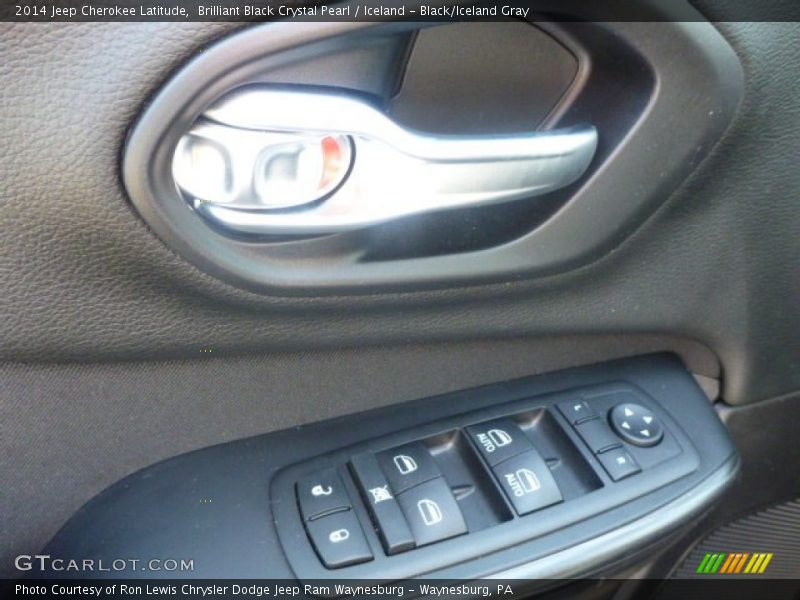 Brilliant Black Crystal Pearl / Iceland - Black/Iceland Gray 2014 Jeep Cherokee Latitude