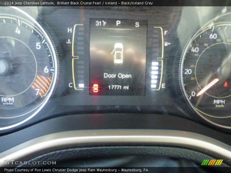 Brilliant Black Crystal Pearl / Iceland - Black/Iceland Gray 2014 Jeep Cherokee Latitude