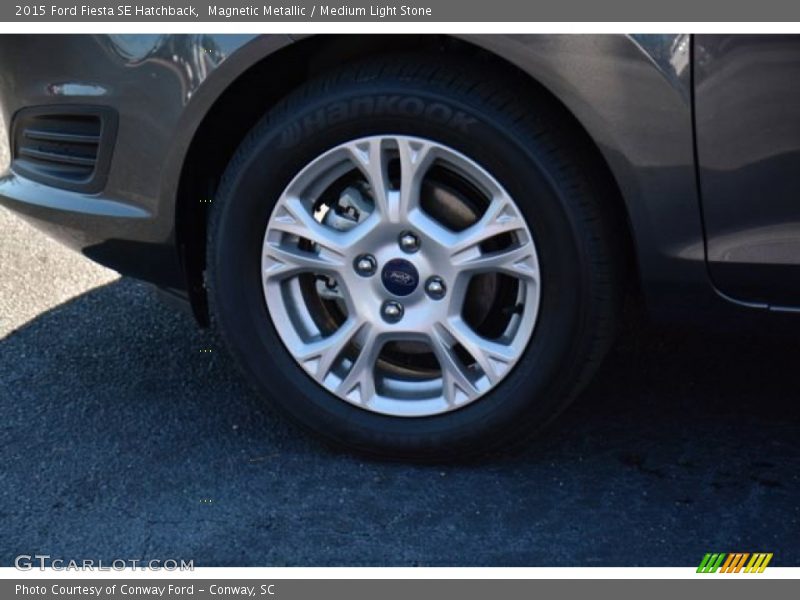 Magnetic Metallic / Medium Light Stone 2015 Ford Fiesta SE Hatchback
