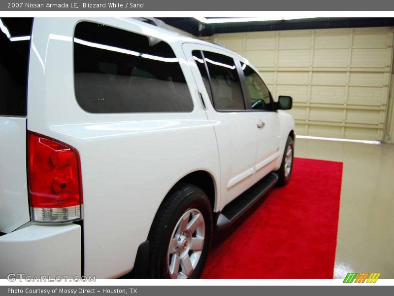 Blizzard White / Sand 2007 Nissan Armada LE