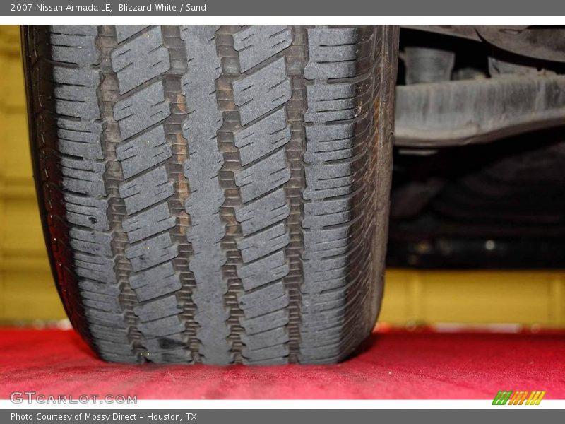 Blizzard White / Sand 2007 Nissan Armada LE