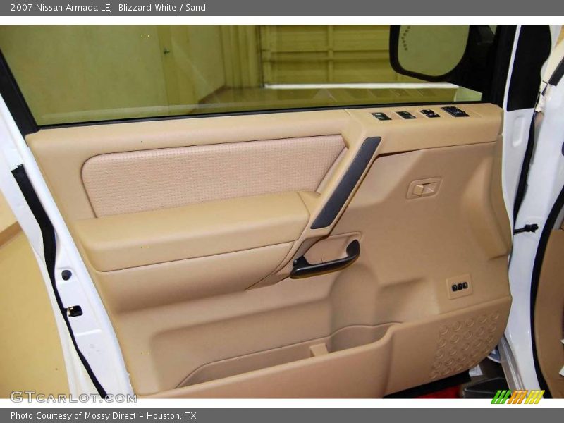 Blizzard White / Sand 2007 Nissan Armada LE