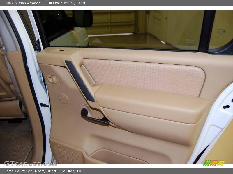 Blizzard White / Sand 2007 Nissan Armada LE