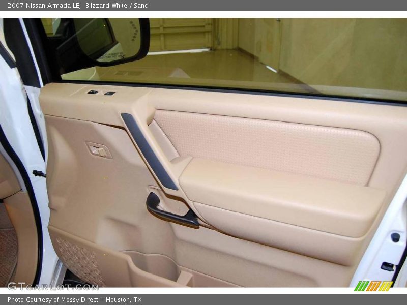 Blizzard White / Sand 2007 Nissan Armada LE