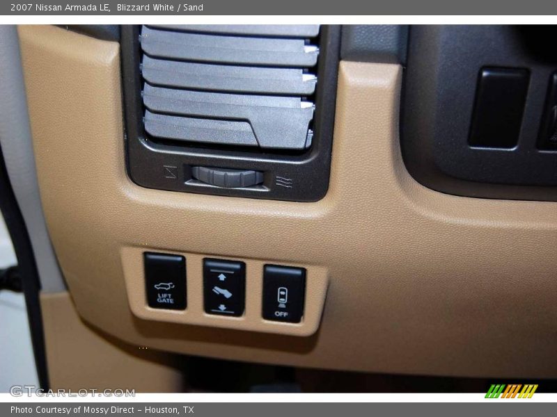 Blizzard White / Sand 2007 Nissan Armada LE
