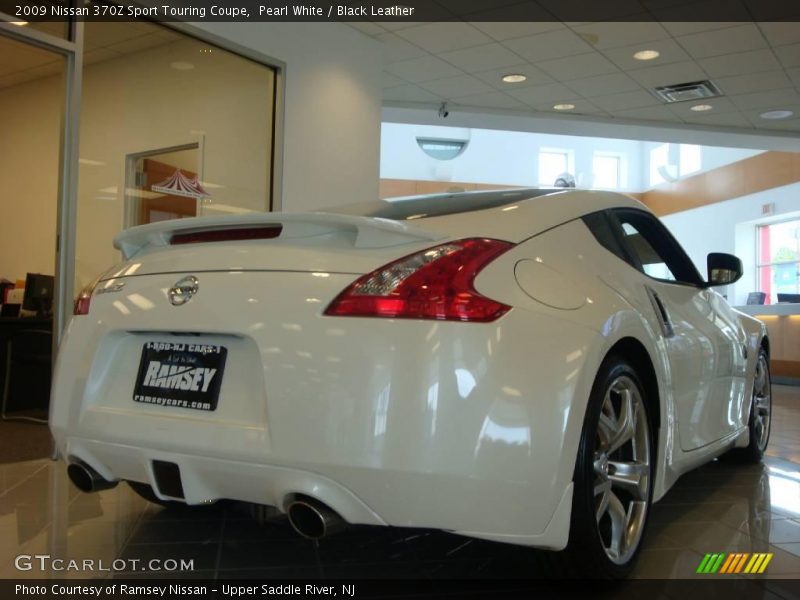 Pearl White / Black Leather 2009 Nissan 370Z Sport Touring Coupe
