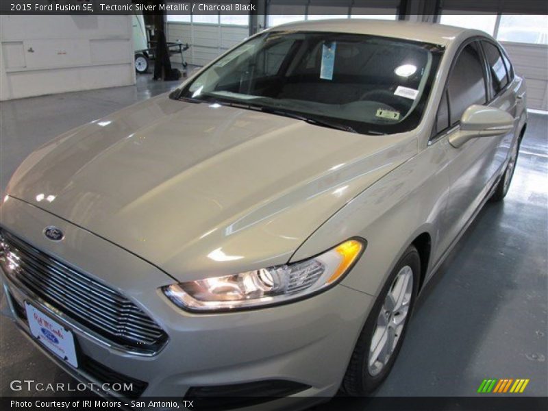 Tectonic Silver Metallic / Charcoal Black 2015 Ford Fusion SE