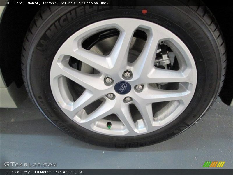 Tectonic Silver Metallic / Charcoal Black 2015 Ford Fusion SE