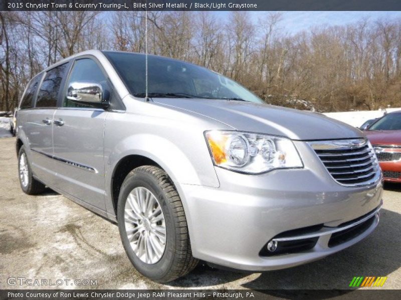 Front 3/4 View of 2015 Town & Country Touring-L