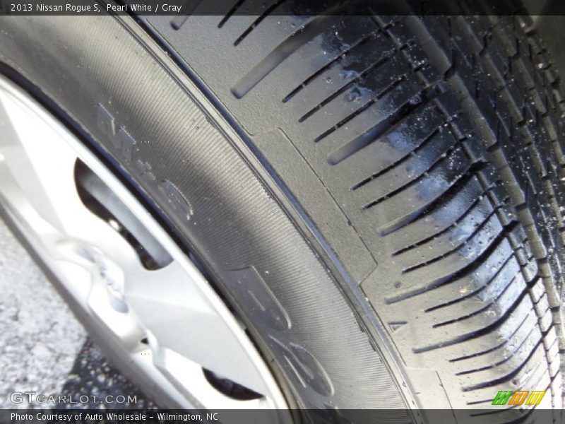 Pearl White / Gray 2013 Nissan Rogue S