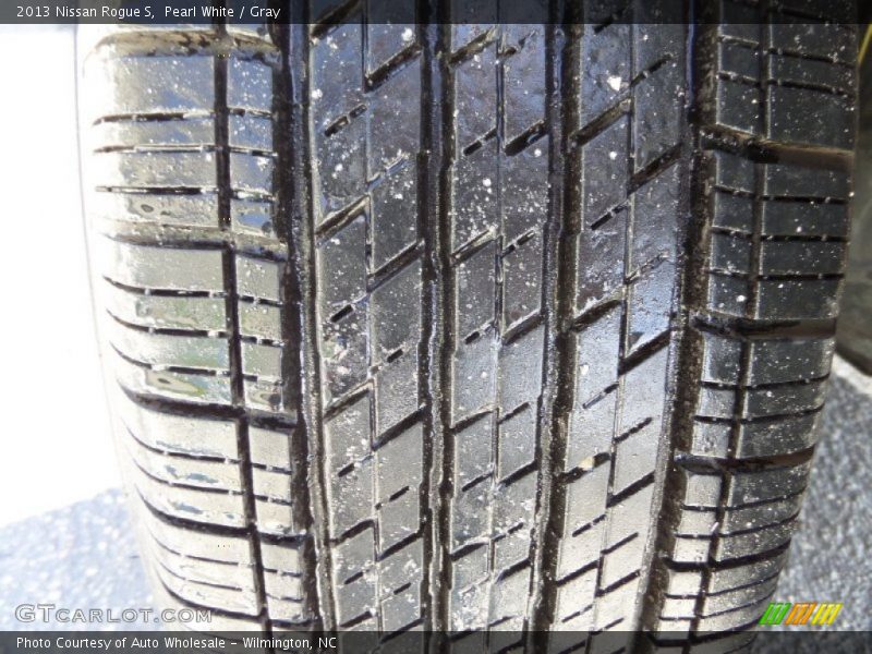 Pearl White / Gray 2013 Nissan Rogue S