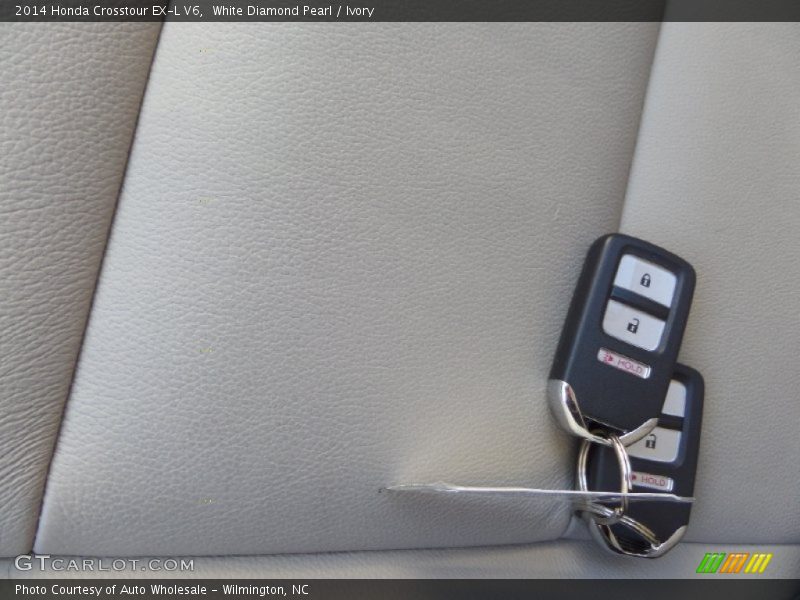 White Diamond Pearl / Ivory 2014 Honda Crosstour EX-L V6