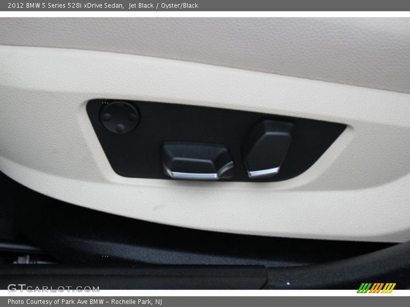 Jet Black / Oyster/Black 2012 BMW 5 Series 528i xDrive Sedan
