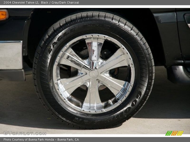 Black / Gray/Dark Charcoal 2004 Chevrolet Tahoe LS
