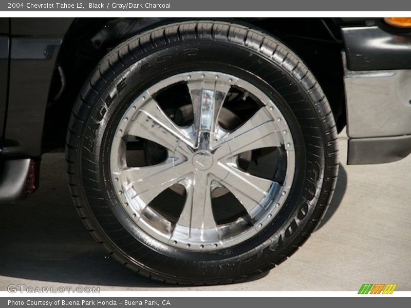 Black / Gray/Dark Charcoal 2004 Chevrolet Tahoe LS