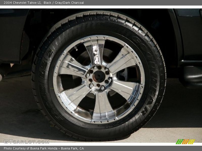 Black / Gray/Dark Charcoal 2004 Chevrolet Tahoe LS