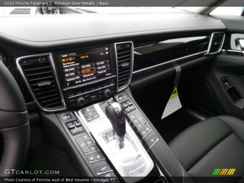 Controls of 2015 Panamera S