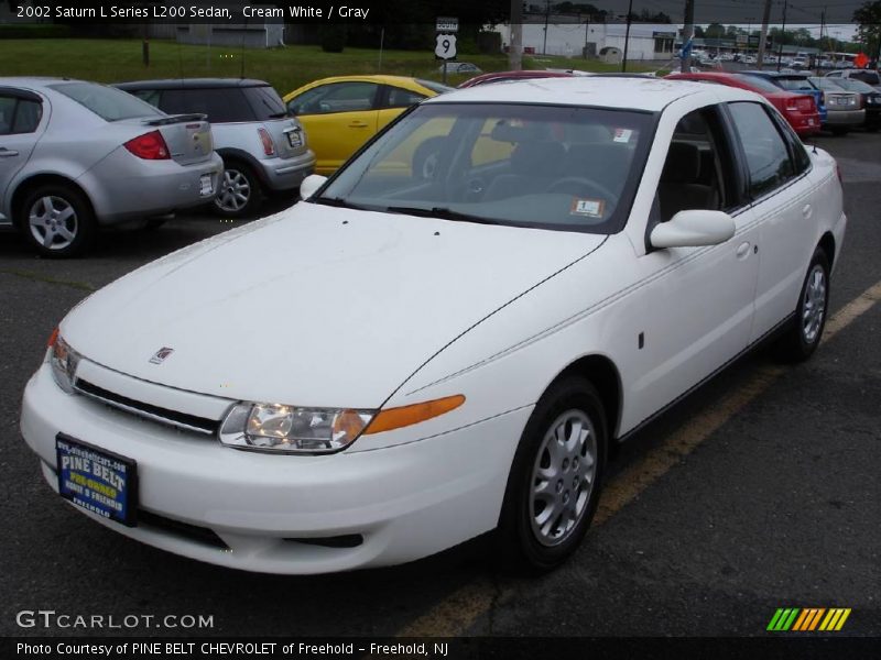 Cream White / Gray 2002 Saturn L Series L200 Sedan