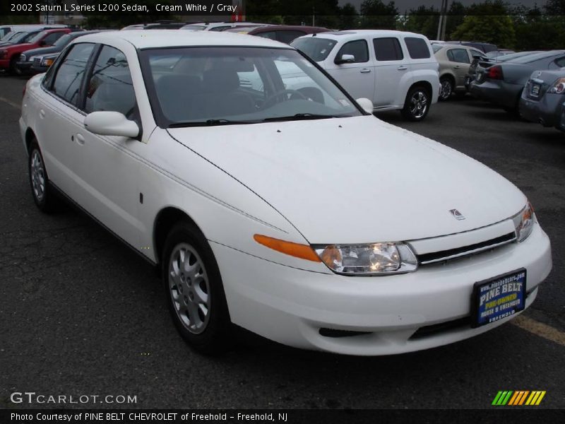 Cream White / Gray 2002 Saturn L Series L200 Sedan