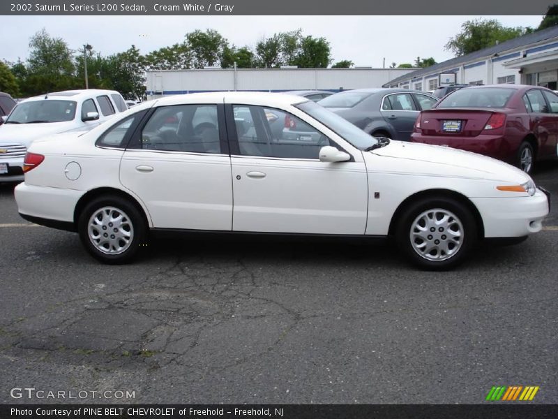 Cream White / Gray 2002 Saturn L Series L200 Sedan