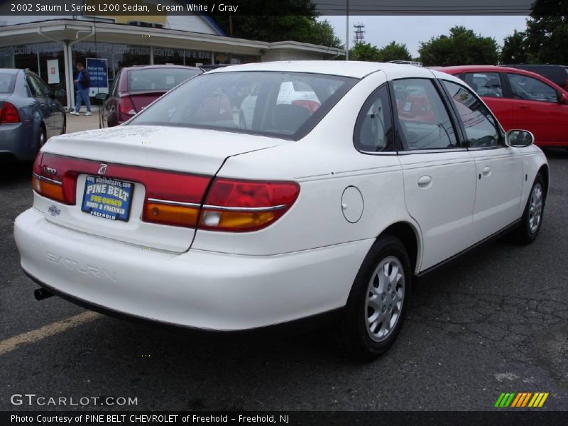 Cream White / Gray 2002 Saturn L Series L200 Sedan