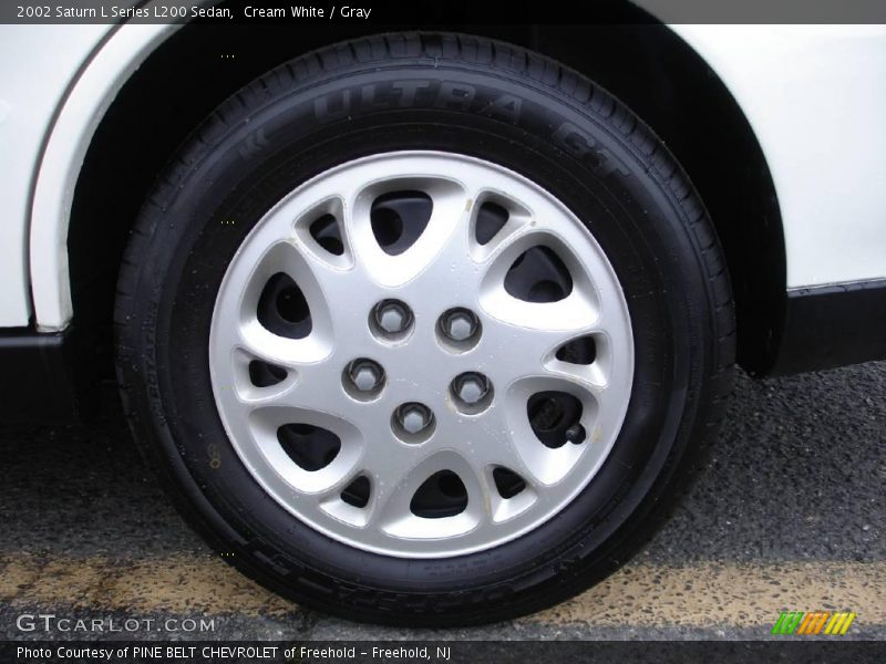 Cream White / Gray 2002 Saturn L Series L200 Sedan