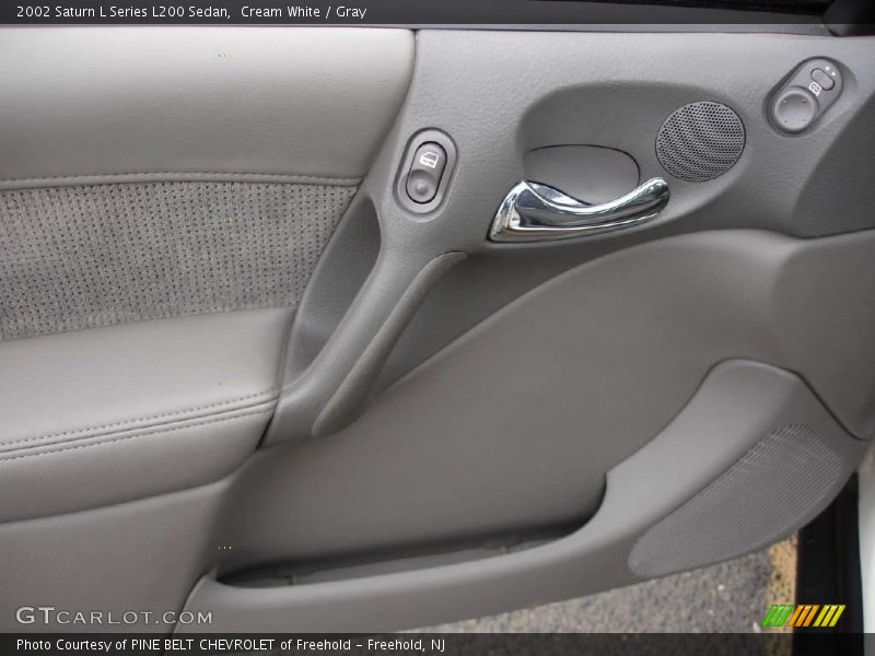 Cream White / Gray 2002 Saturn L Series L200 Sedan
