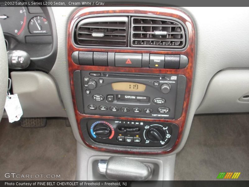 Cream White / Gray 2002 Saturn L Series L200 Sedan