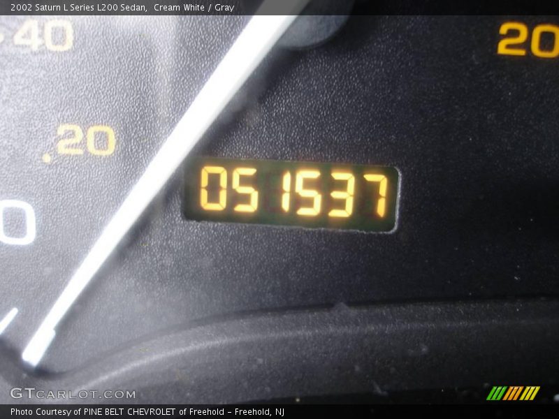 Cream White / Gray 2002 Saturn L Series L200 Sedan