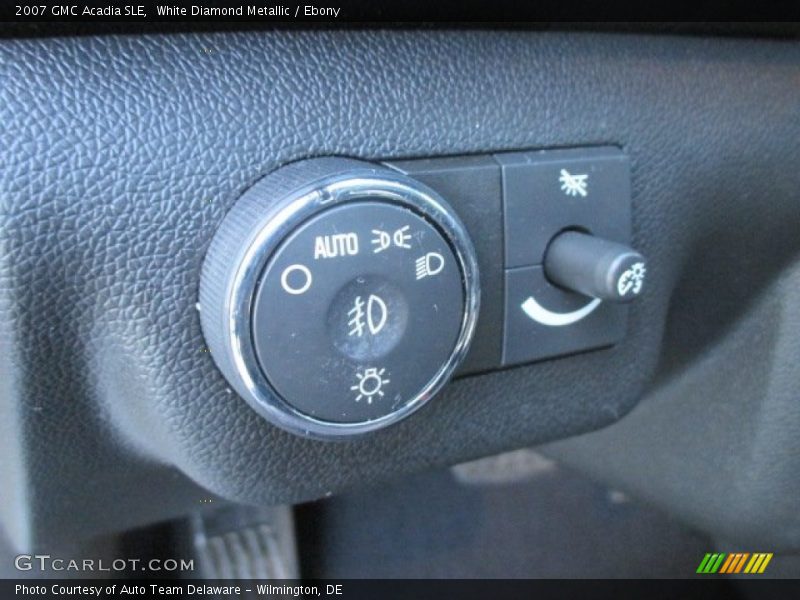 White Diamond Metallic / Ebony 2007 GMC Acadia SLE