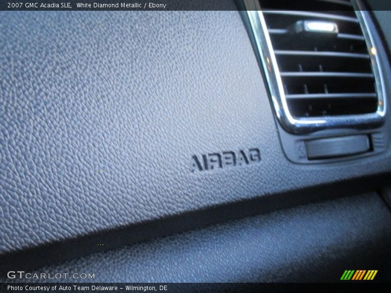 White Diamond Metallic / Ebony 2007 GMC Acadia SLE