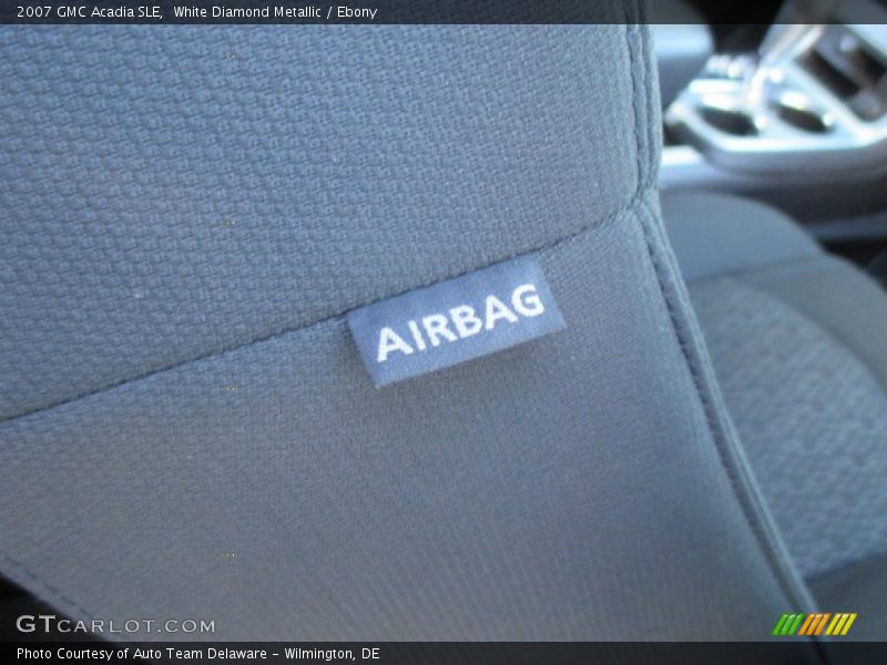 White Diamond Metallic / Ebony 2007 GMC Acadia SLE