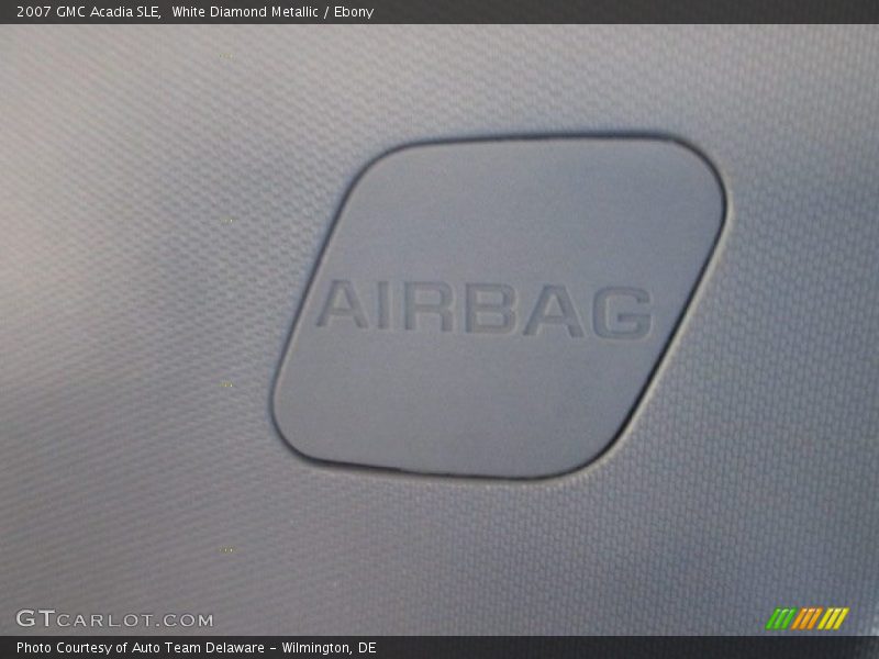 White Diamond Metallic / Ebony 2007 GMC Acadia SLE