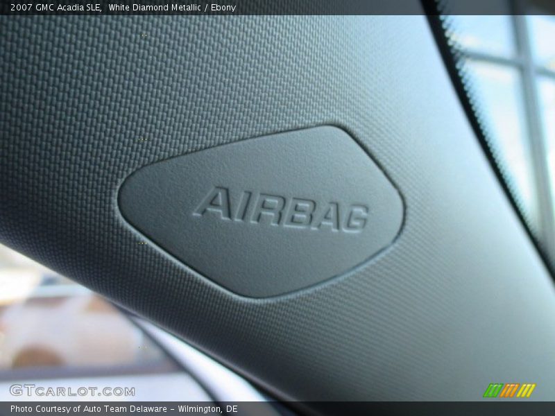 White Diamond Metallic / Ebony 2007 GMC Acadia SLE