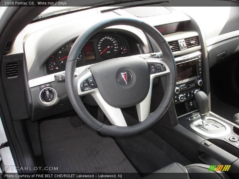 White Hot / Onyx 2008 Pontiac G8