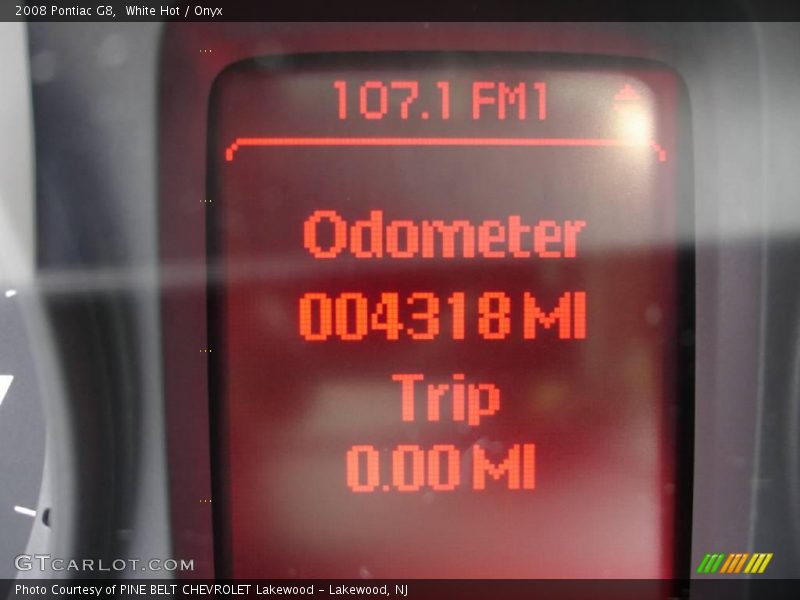 White Hot / Onyx 2008 Pontiac G8