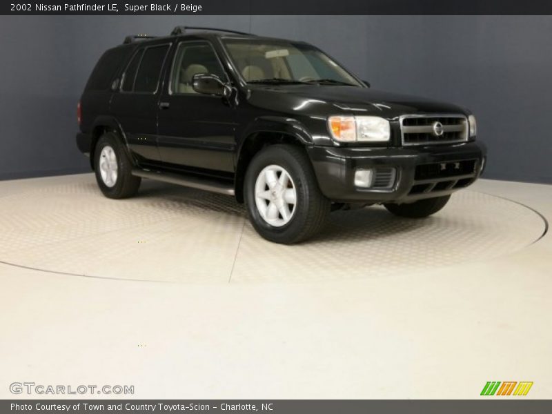 Super Black / Beige 2002 Nissan Pathfinder LE