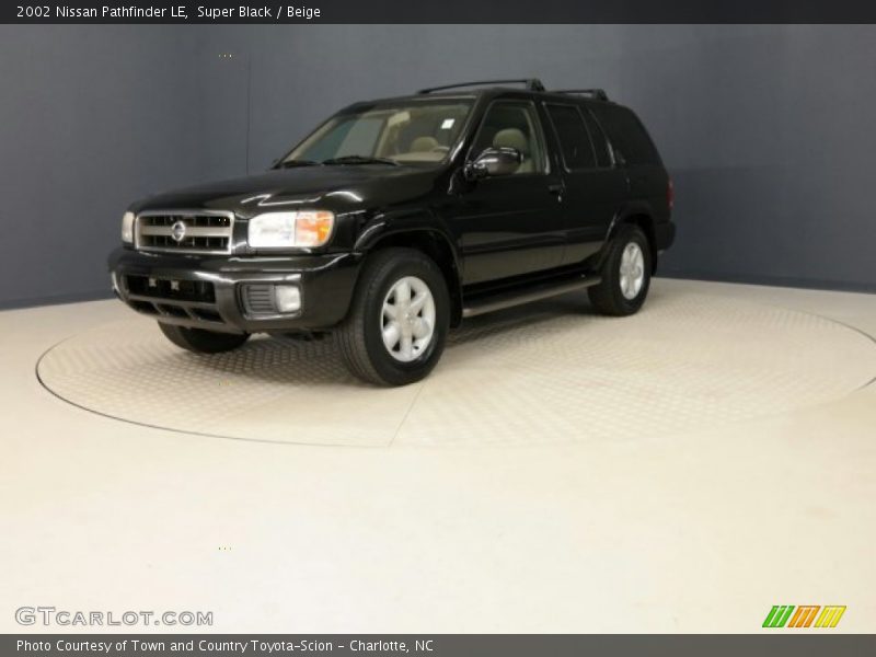 Super Black / Beige 2002 Nissan Pathfinder LE