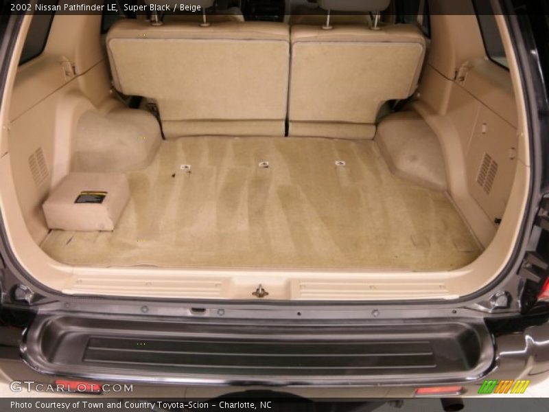 Super Black / Beige 2002 Nissan Pathfinder LE