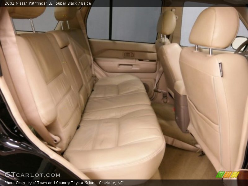 Super Black / Beige 2002 Nissan Pathfinder LE